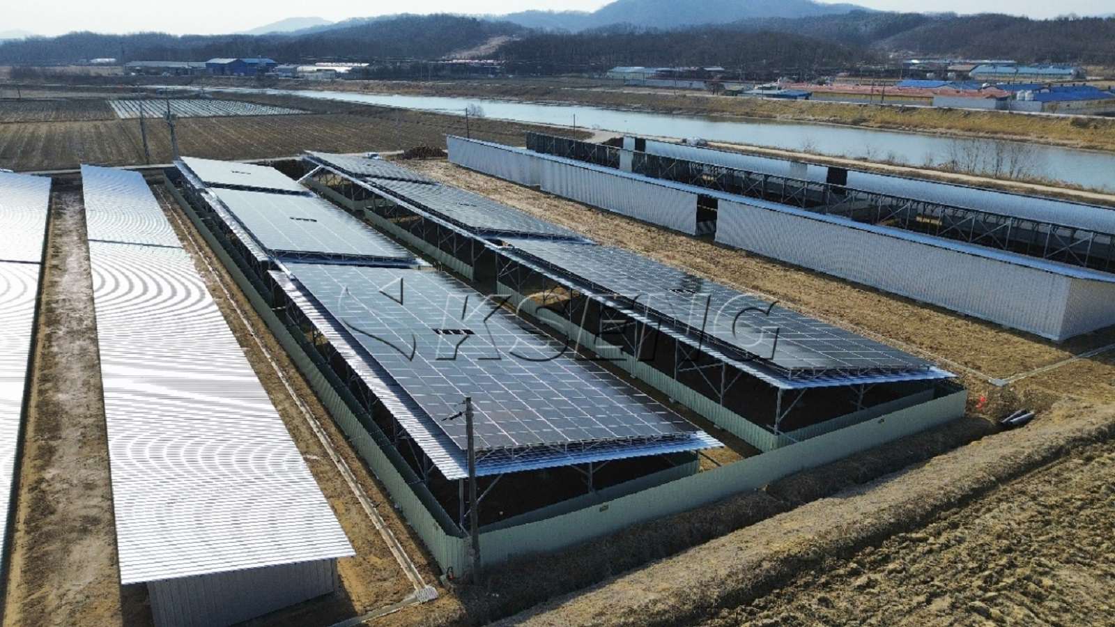 【26年3月】韩国牛棚屋顶光伏支架499.23KW案例